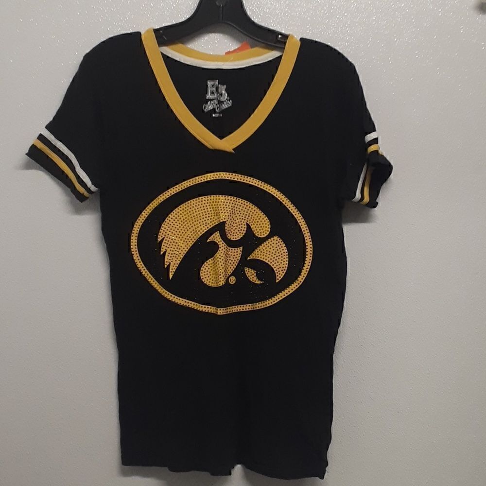 Iowa Hawkeyes size M short sleeve shirt.‎
